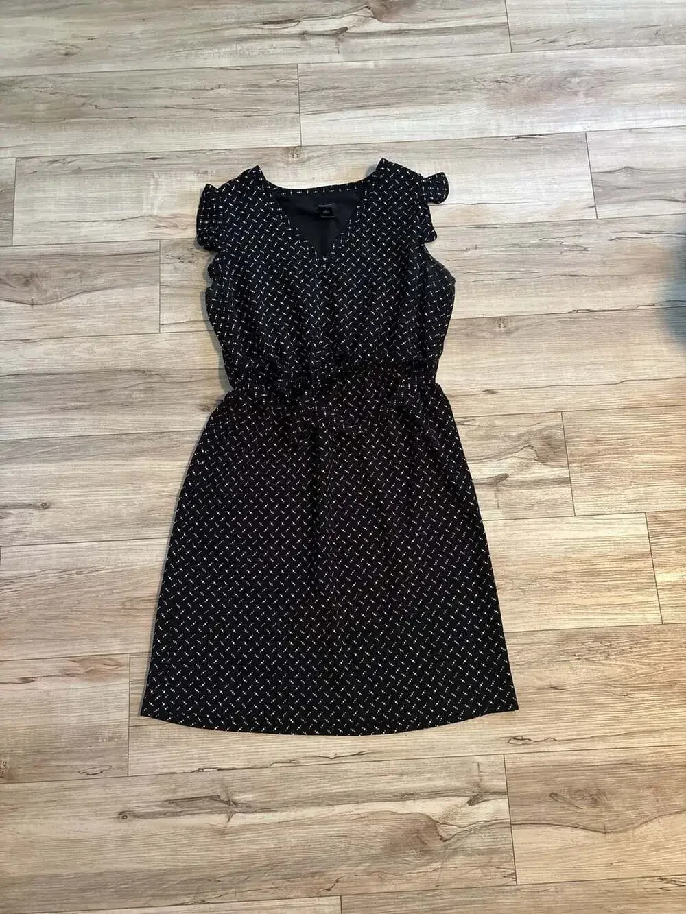 Ann Taylor Factory Black Dotted V-Neck Flutter Sleeve Tie-Waist Dress Size M - Picture 1 of 7